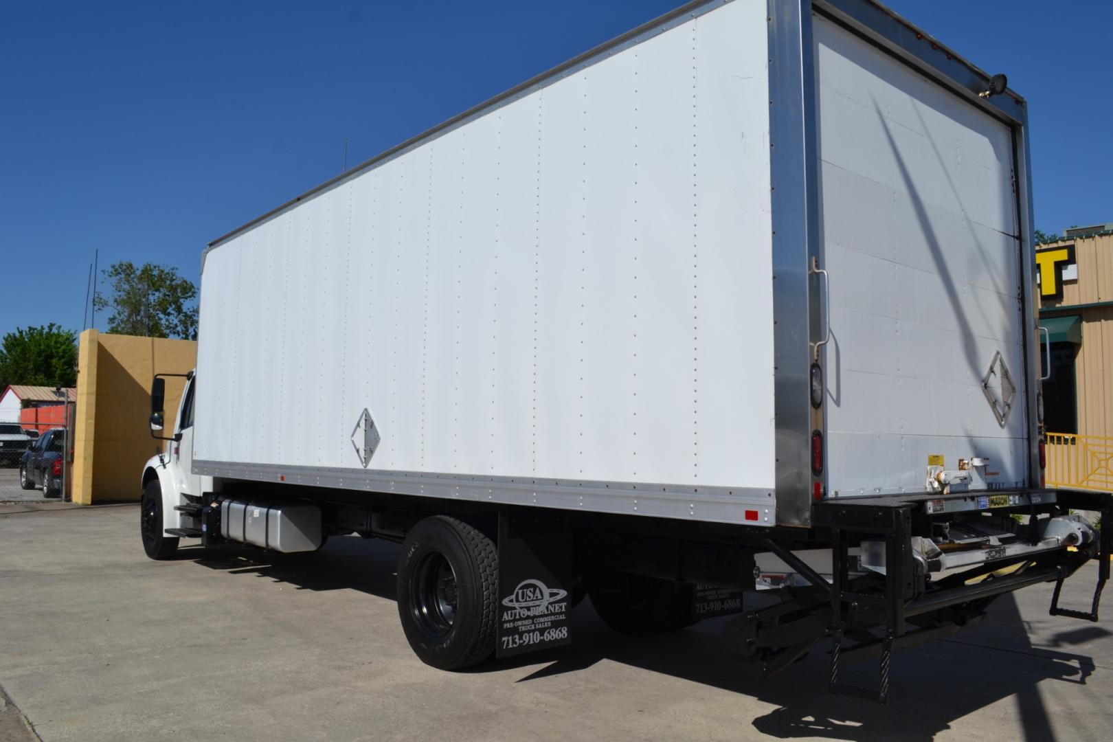 2018 WHITE /BLACK FREIGHTLINER M2-106 with an DETROIT DD5 5.1L 210HP engine, ALLISON 2100HS AUTOMATIC transmission, located at 9172 North Fwy, Houston, TX, 77037, (713) 910-6868, 29.887470, -95.411903 - 25,550LB GVWR NON CDL, SUPREME 26FT BOX , 13FT CLEARANCE, 97" X 102", MAXON 3,000LB CAPACITY ALUMINUM LIFT GATE, E-TRACKS, 80 GALLON FUEL TANK, SPRING RIDE, COLD A/C - Photo#6